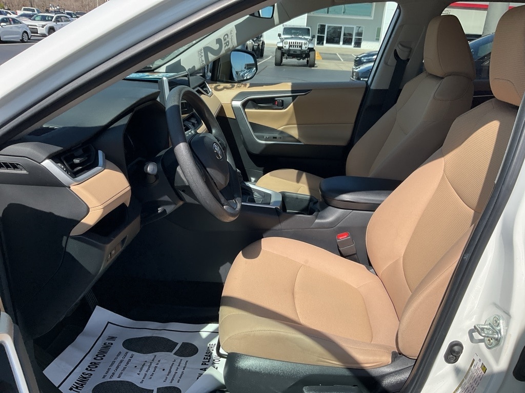 Used 2023 Toyota RAV4 LE with VIN 2T3F1RFV3PC355136 for sale in Kansas City