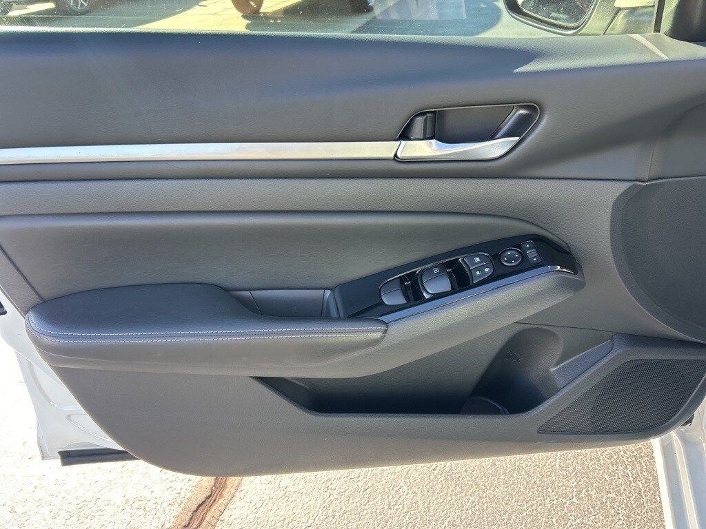 2023 Nissan Altima 2.5 SV photo 3