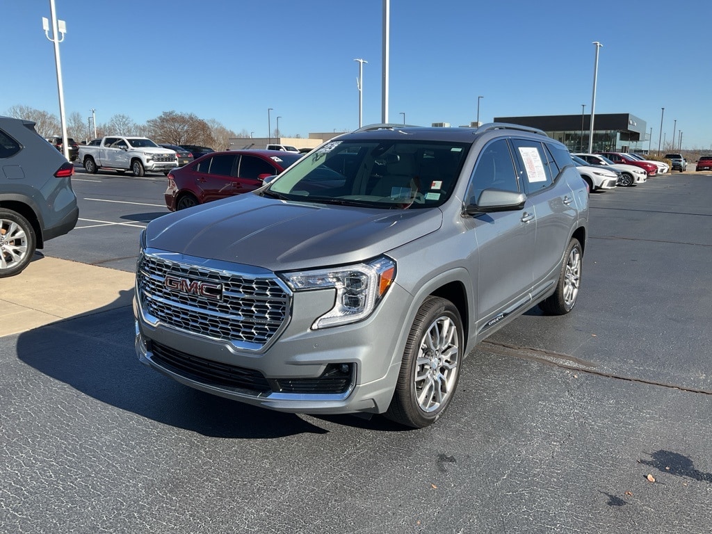 2023 GMC Terrain Denali's photo