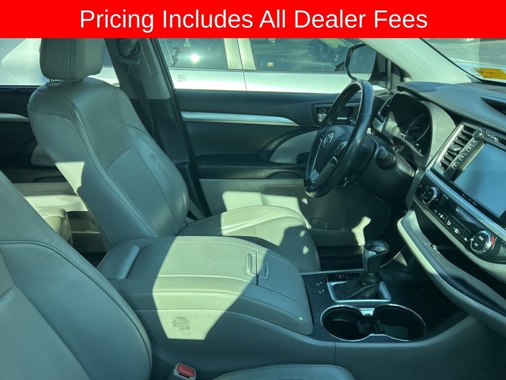 Used 2019 Toyota Highlander XLE V6 SUV
