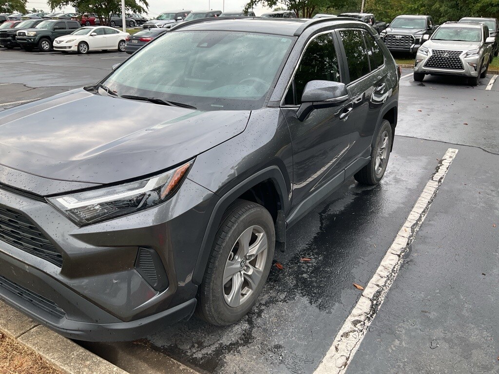 2024 Toyota RAV4 XLE photo 2