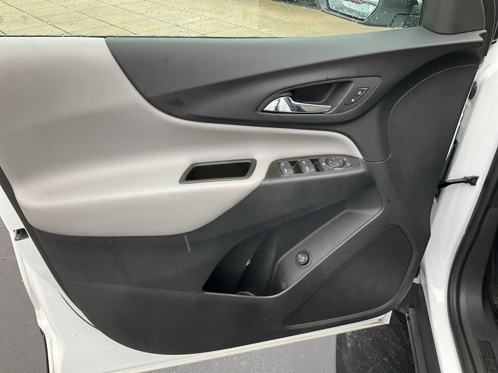 2023 Chevrolet Equinox LT photo 3