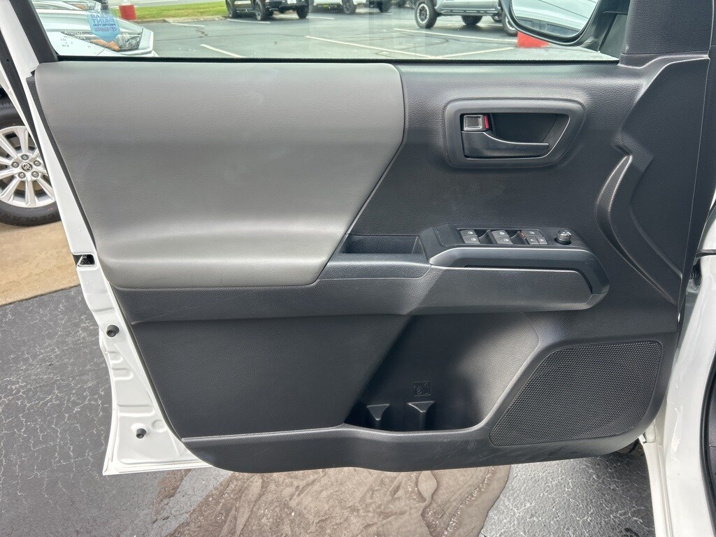 2023 Toyota Tacoma SR V6 photo 3