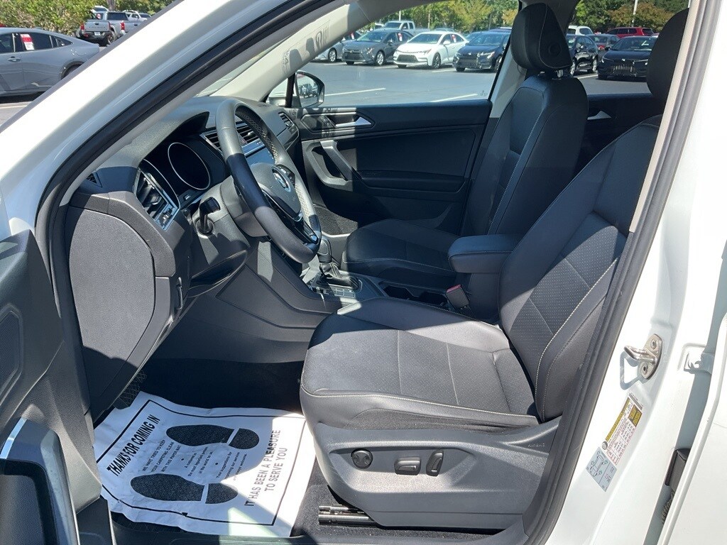 2021 Volkswagen Tiguan SE photo 2