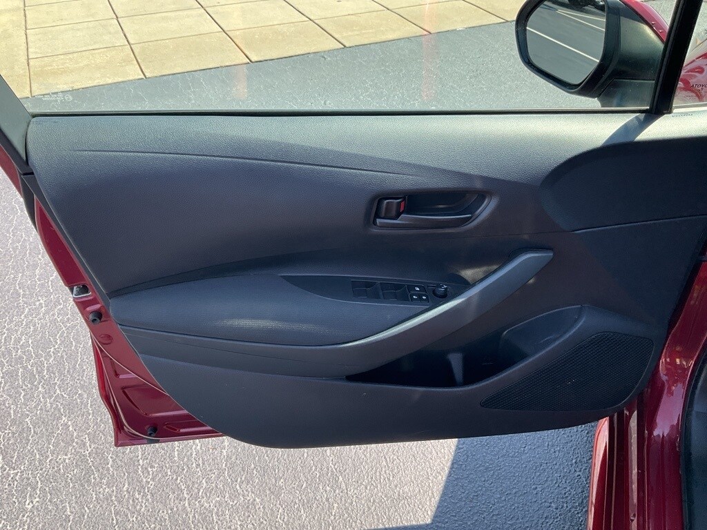 2023 Toyota Corolla LE photo 3