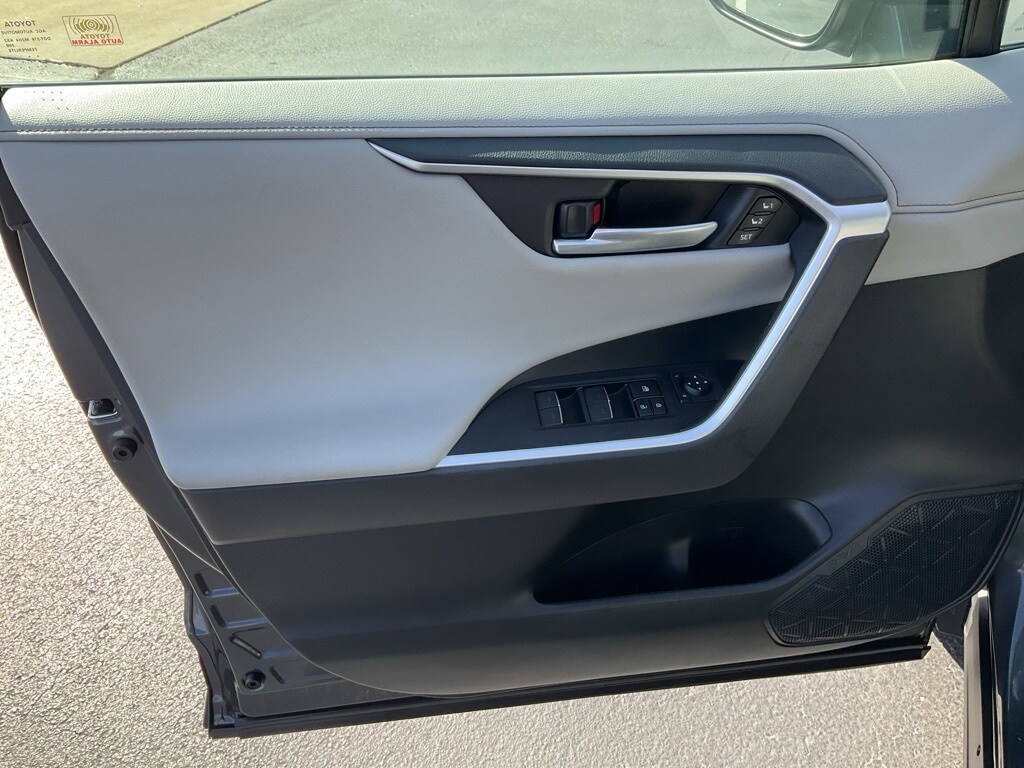 2023 Toyota RAV4 Limited photo 2