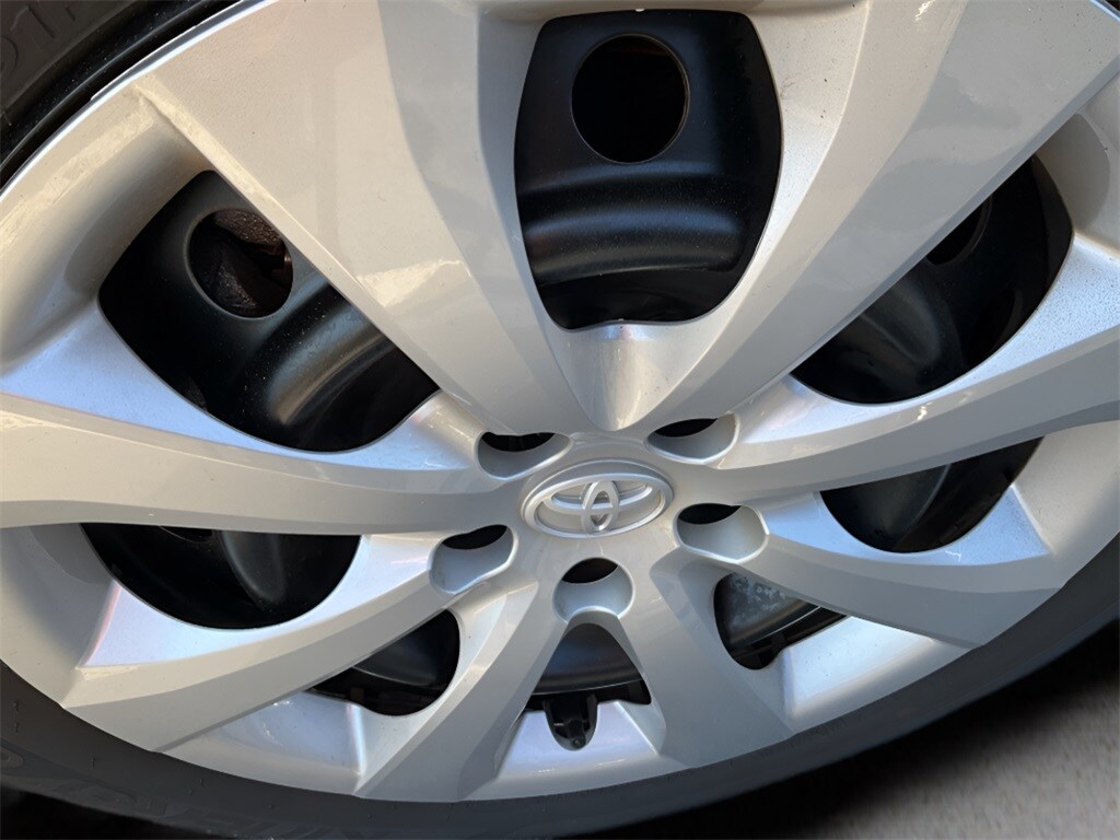 2025 Toyota Corolla LE photo 2