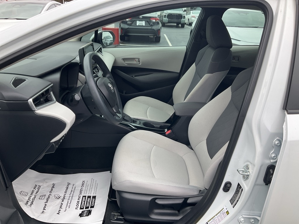 Used 2022 Toyota Corolla LE with VIN 5YFEPMAE5NP381604 for sale in Kansas City