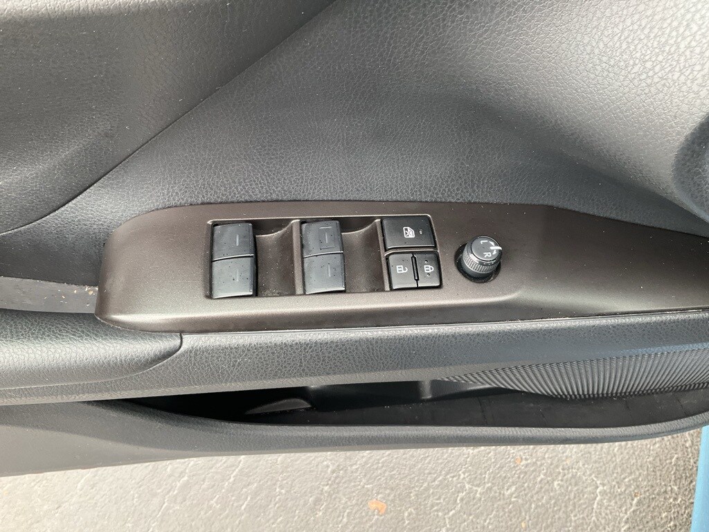 2024 Toyota Camry SE photo 3