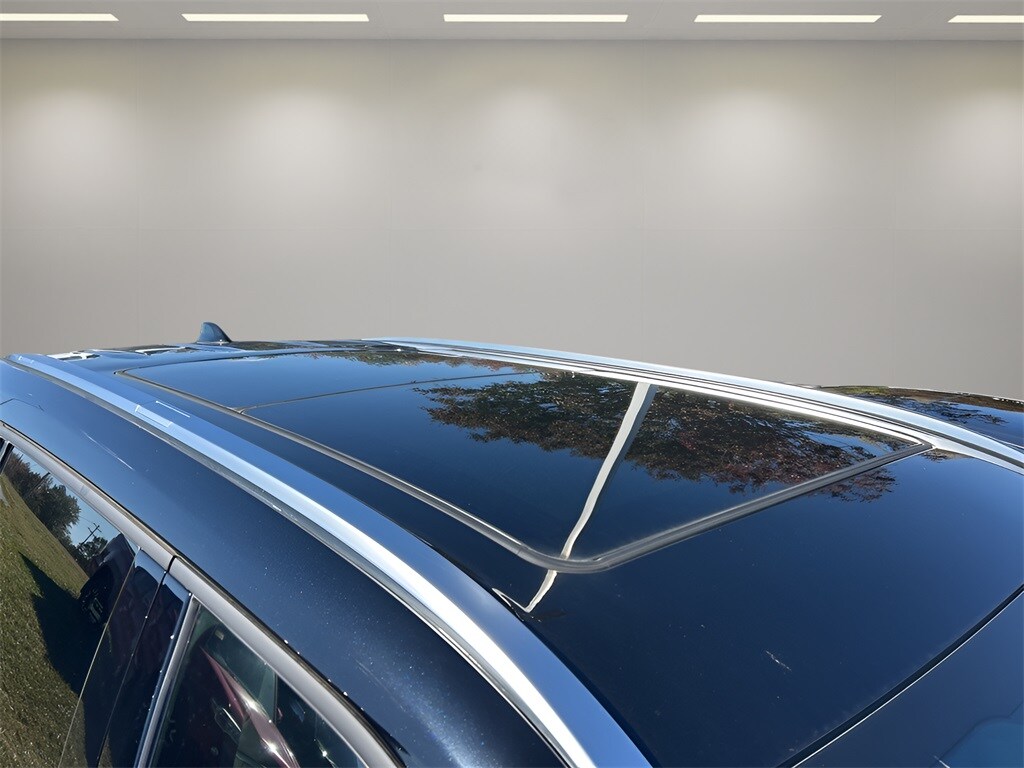 2024 Toyota Highlander LE photo 3