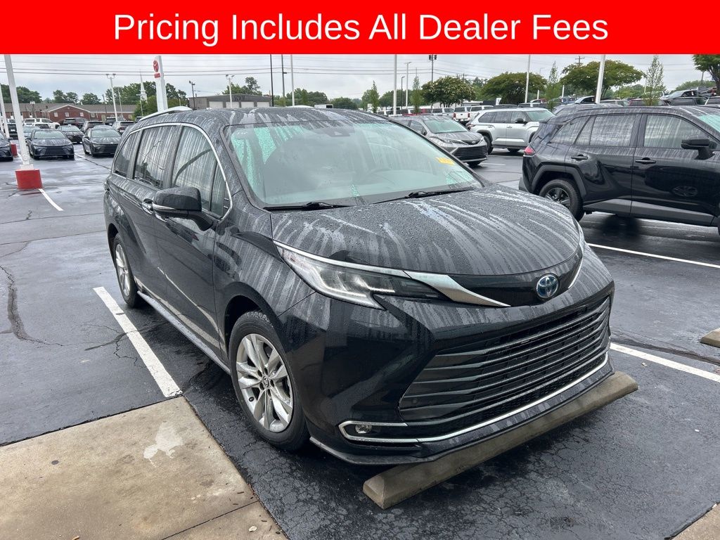 2023 Toyota Sienna Limited 7-Passenger Hybrid FWD's photo