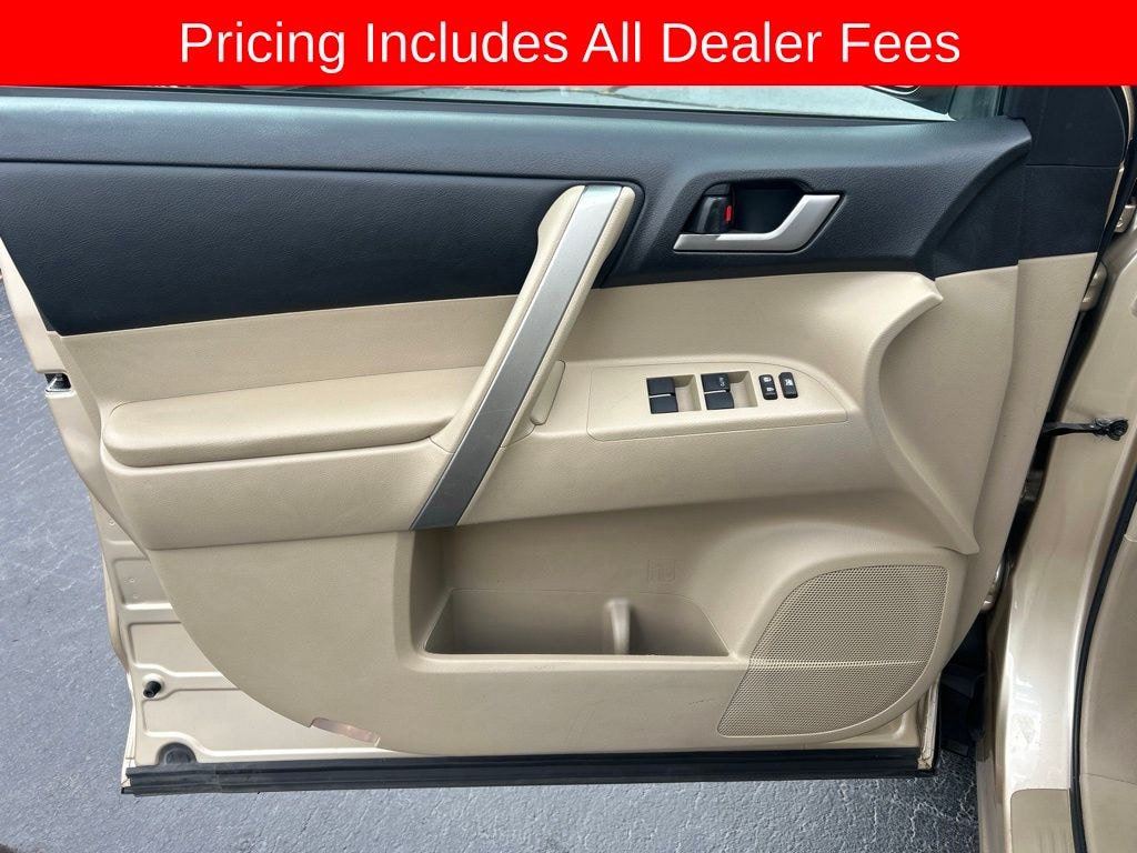 Used 2013 Toyota Highlander SE V6 SUV