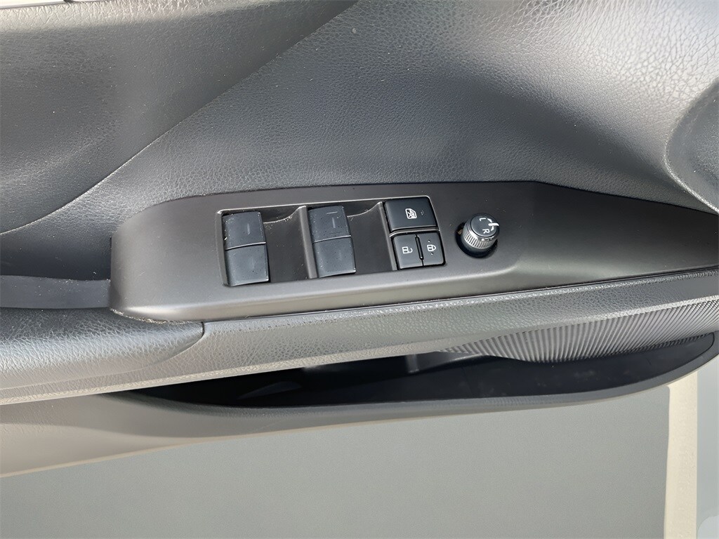 2023 Toyota Camry LE photo 4