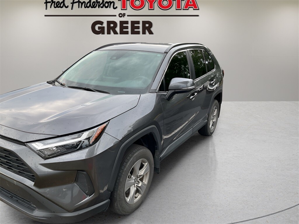 2024 Toyota RAV4 XLE photo 2