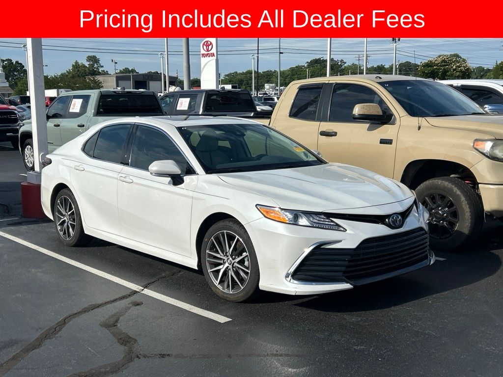 2023 Toyota Camry XLE Hybrid's photo