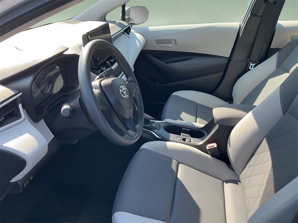 2025 Toyota Corolla LE photo 4