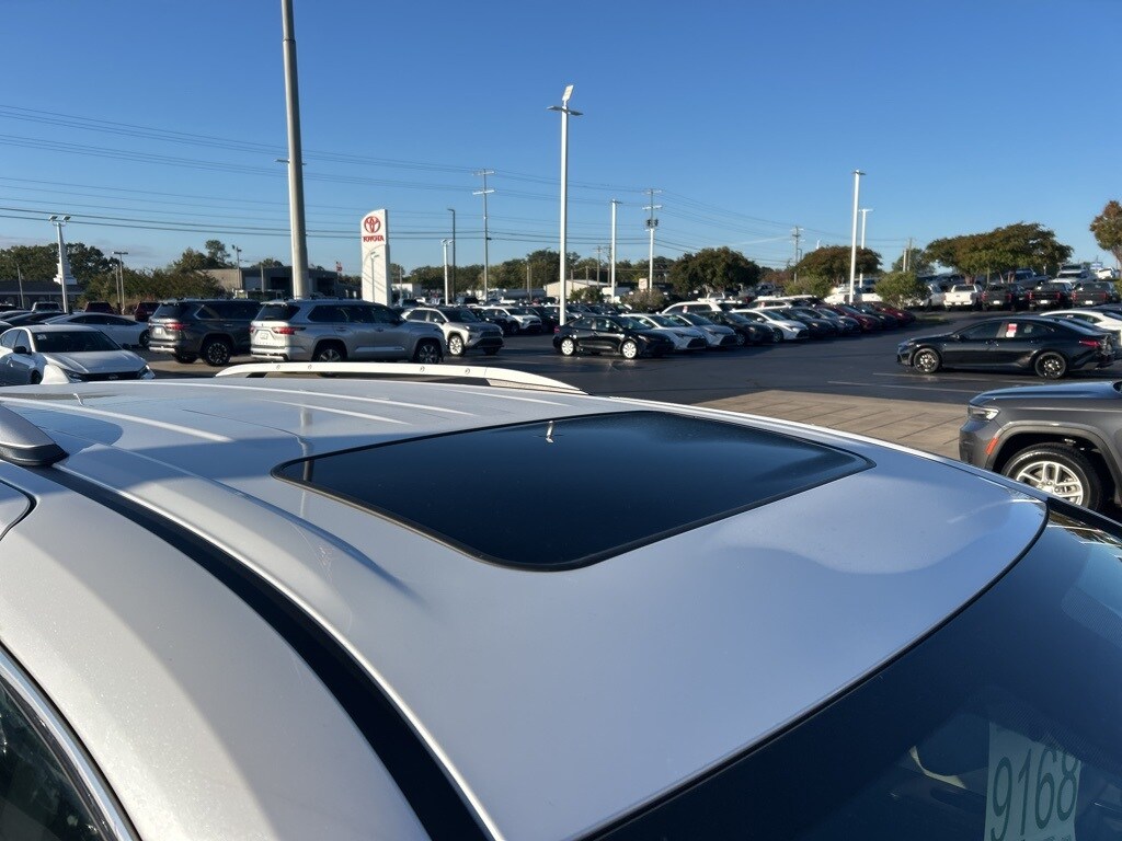 2024 Toyota Sienna Platinum photo 3