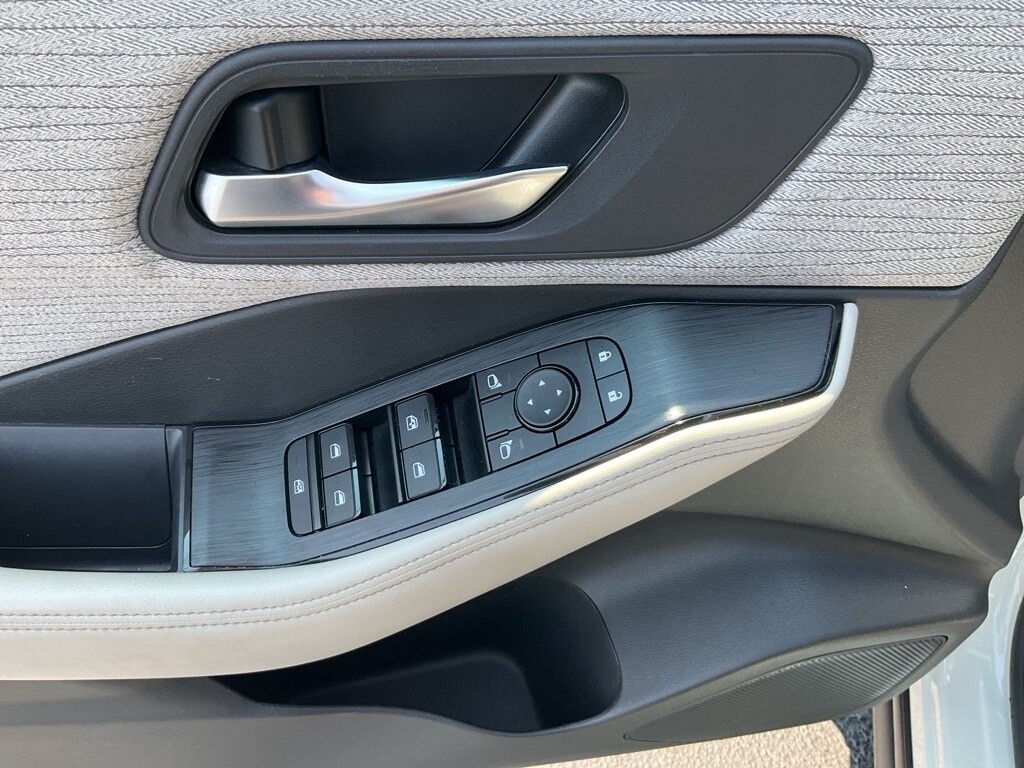 2022 Nissan Rogue SV photo 4