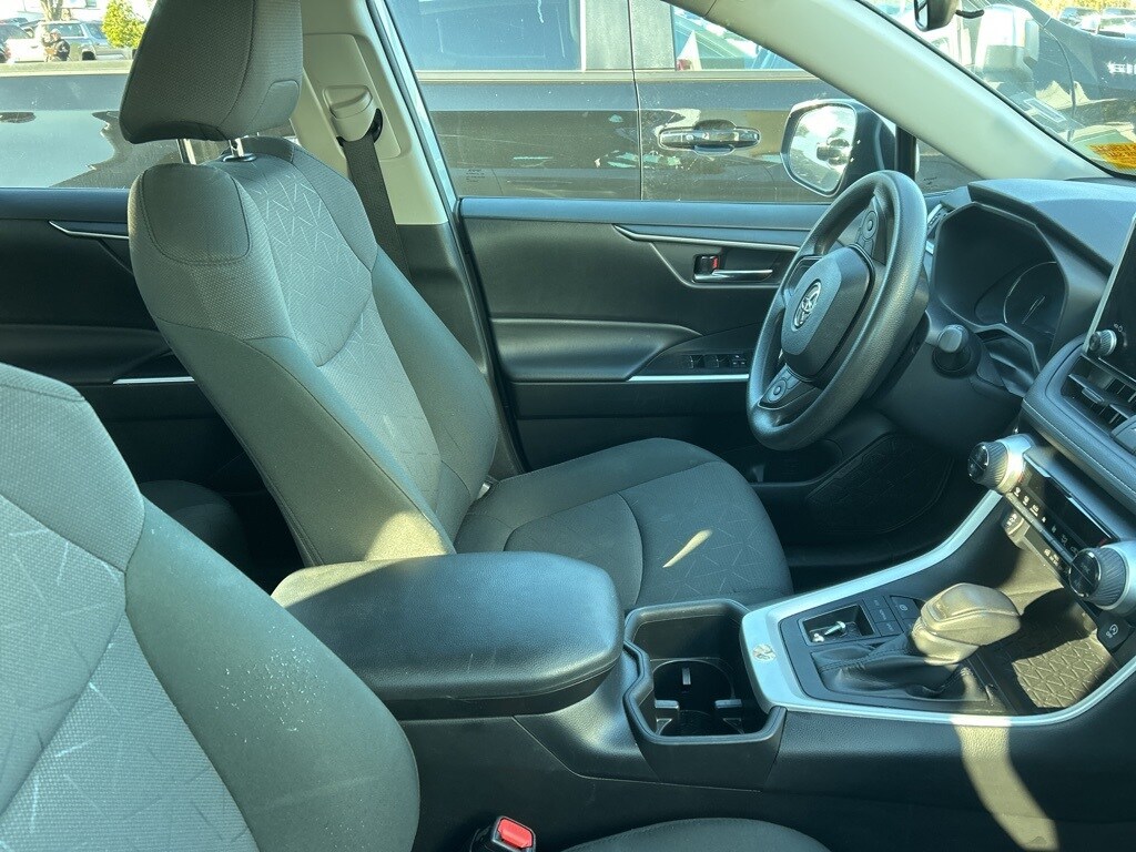 2024 Toyota RAV4 XLE photo 2