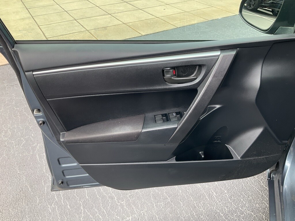 2015 Toyota Corolla L photo 3