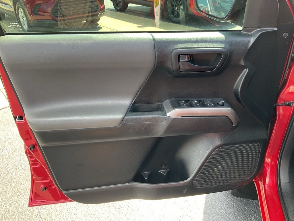 2022 Toyota Tacoma SR5 V6 photo 3