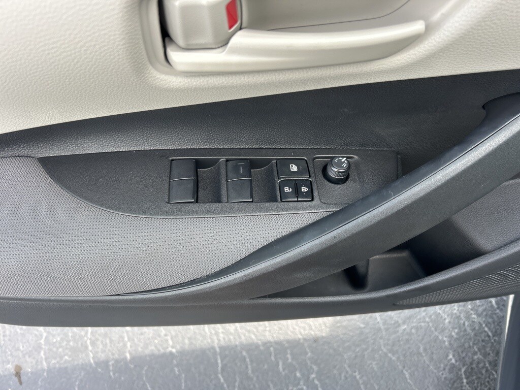 2025 Toyota Corolla LE photo 4