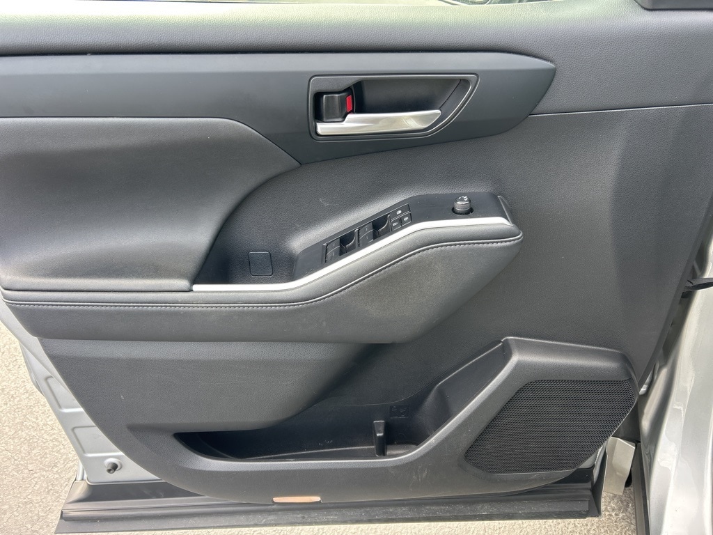 Used 2024 Toyota Highlander LE SUV