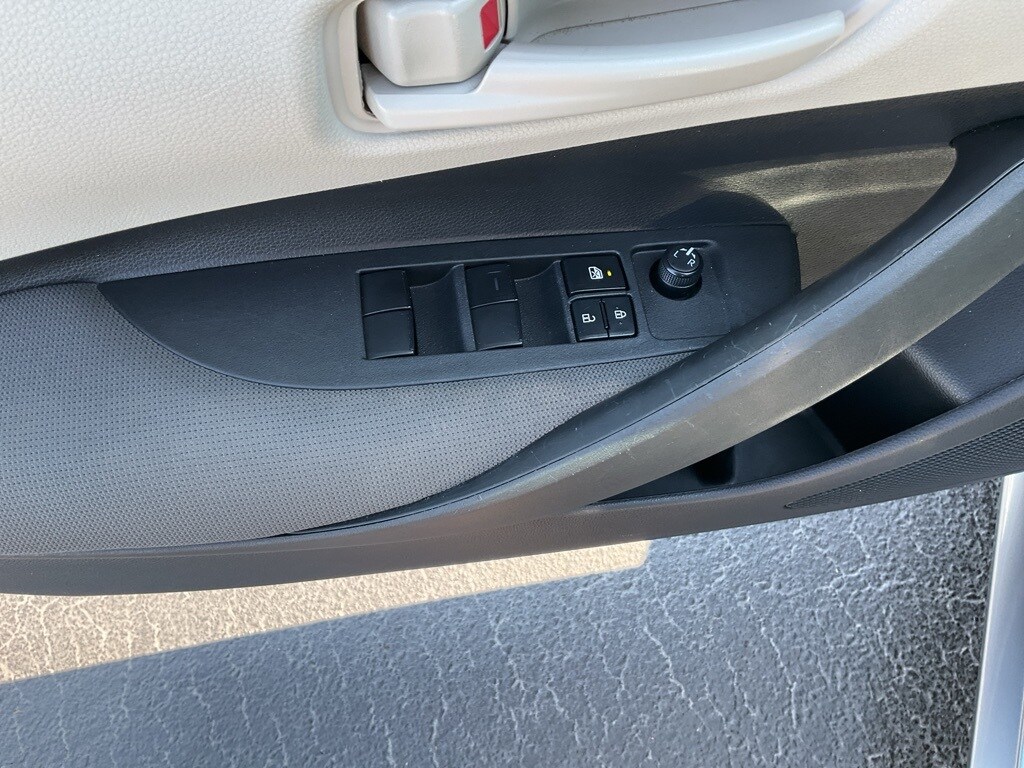 2024 Toyota Corolla LE photo 4