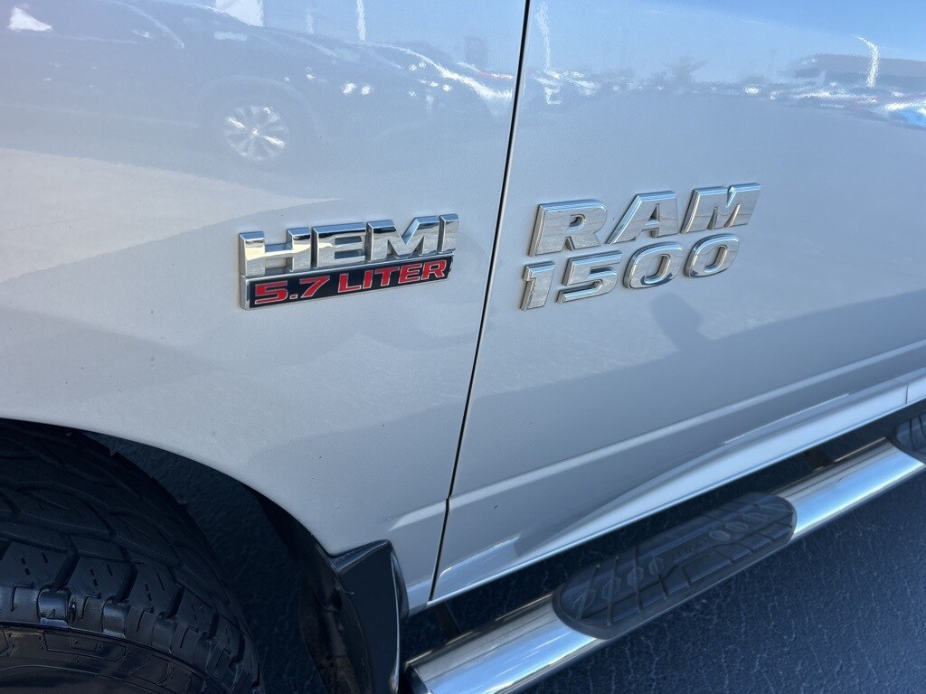 2017 Ram 1500 SLT photo 2