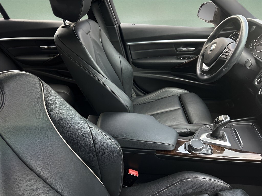 2017 Bmw 330i xDrive Sedan photo 3