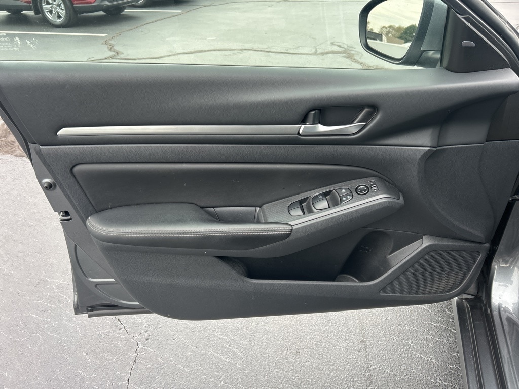 Used 2022 Nissan Altima 2.5 SV Sedan