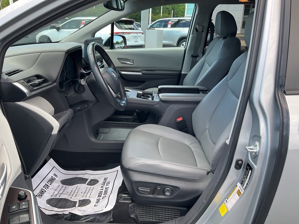 Used 2024 Toyota Sienna XLE with VIN 5TDYRKEC8RS193578 for sale in Greer, SC