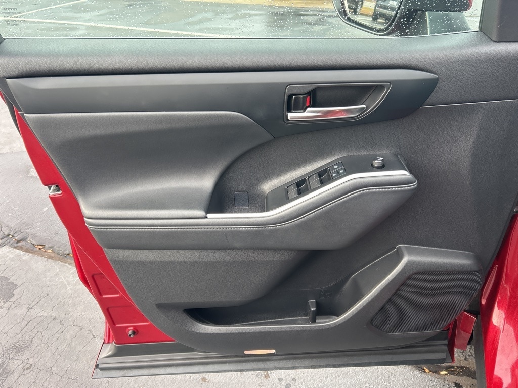 Used 2022 Toyota Highlander Hybrid XLE SUV