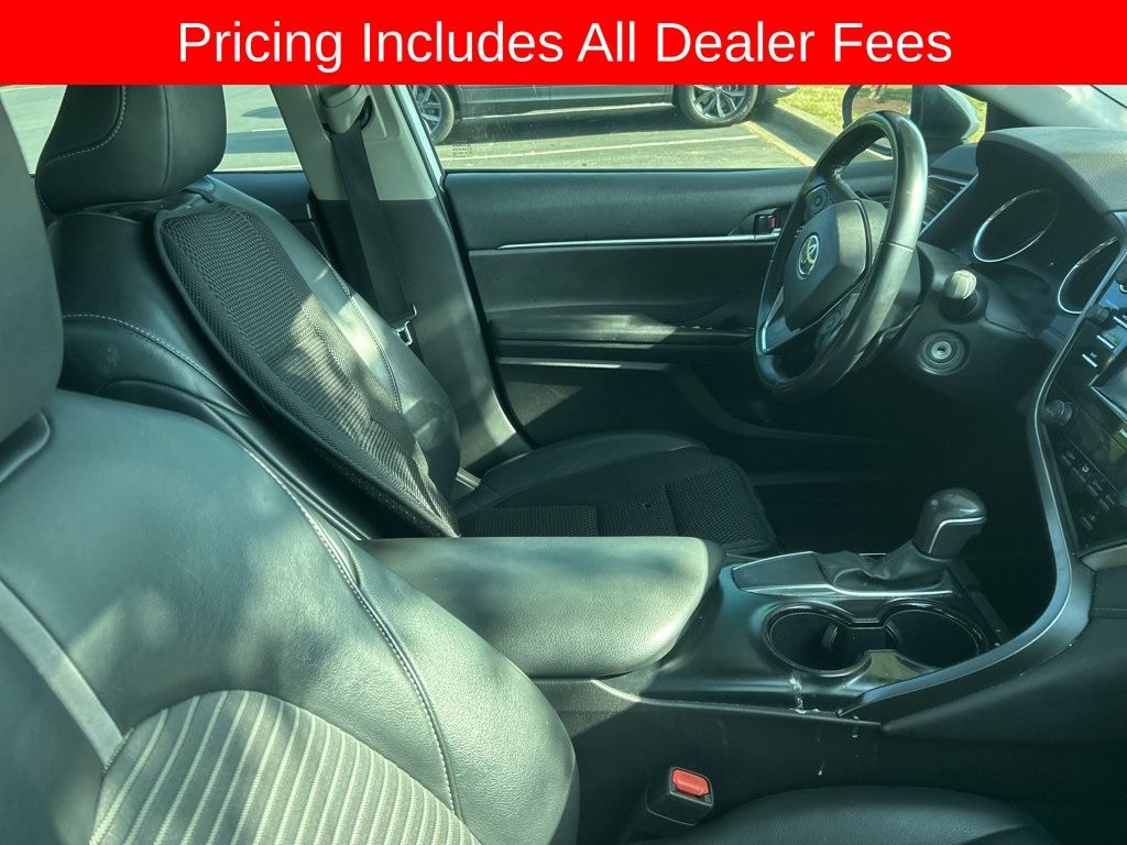 Used 2020 Toyota Camry SE Sedan
