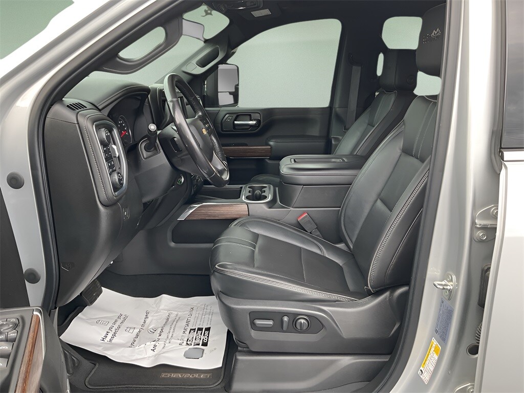 2022 Chevrolet Silverado 2500HD High Country photo 3