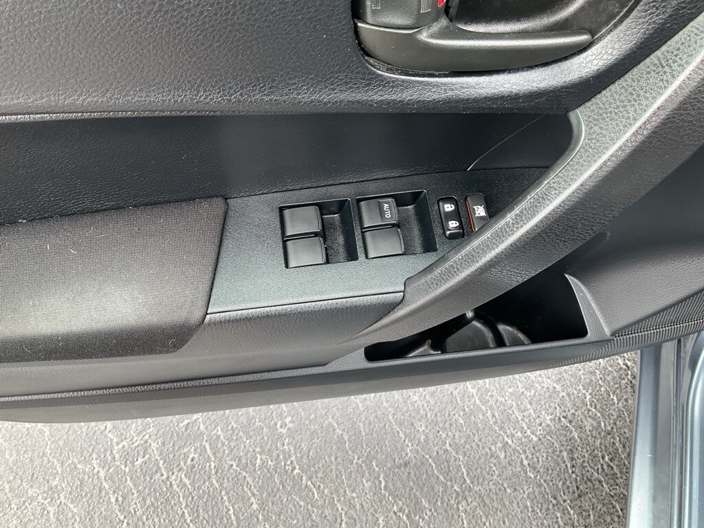 2015 Toyota Corolla L photo 4