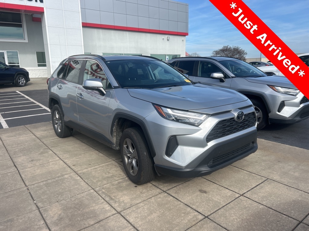 2024 Toyota RAV4 XLE's photo