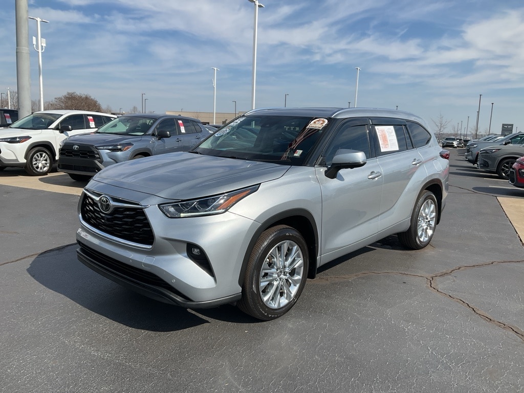 Used 2025 Toyota Highlander SUV