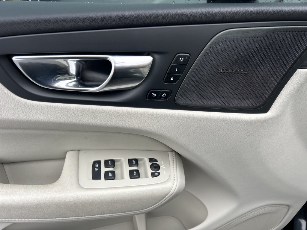 Used 2022 Volvo XC60 B5 AWD Inscription SUV