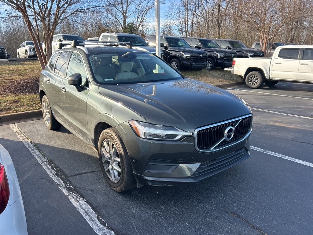 2018 Volvo XC60 Momentum's photo