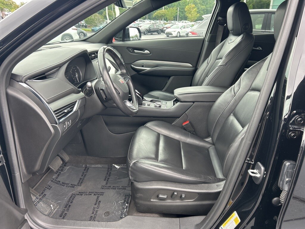 2023 Cadillac XT4 Premium Luxury photo 2