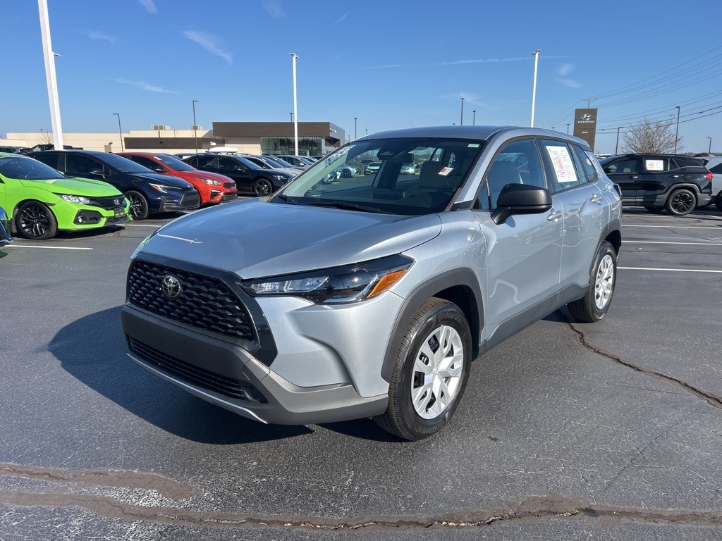 2023 Toyota Corolla Cross LE's photo