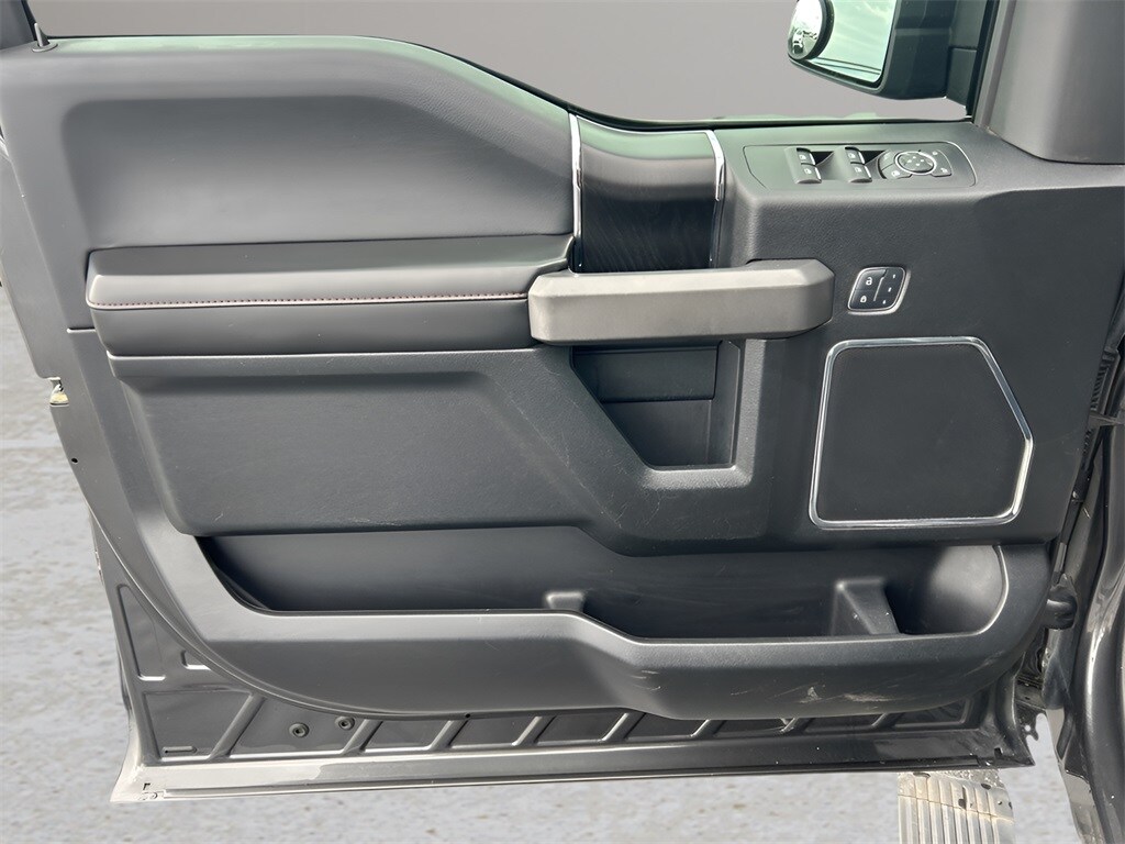 2018 Ford F-150 Platinum photo 3
