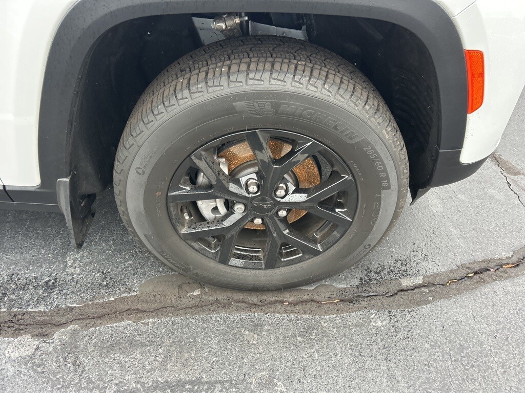 Used 2025 Jeep Grand Cherokee Laredo SUV