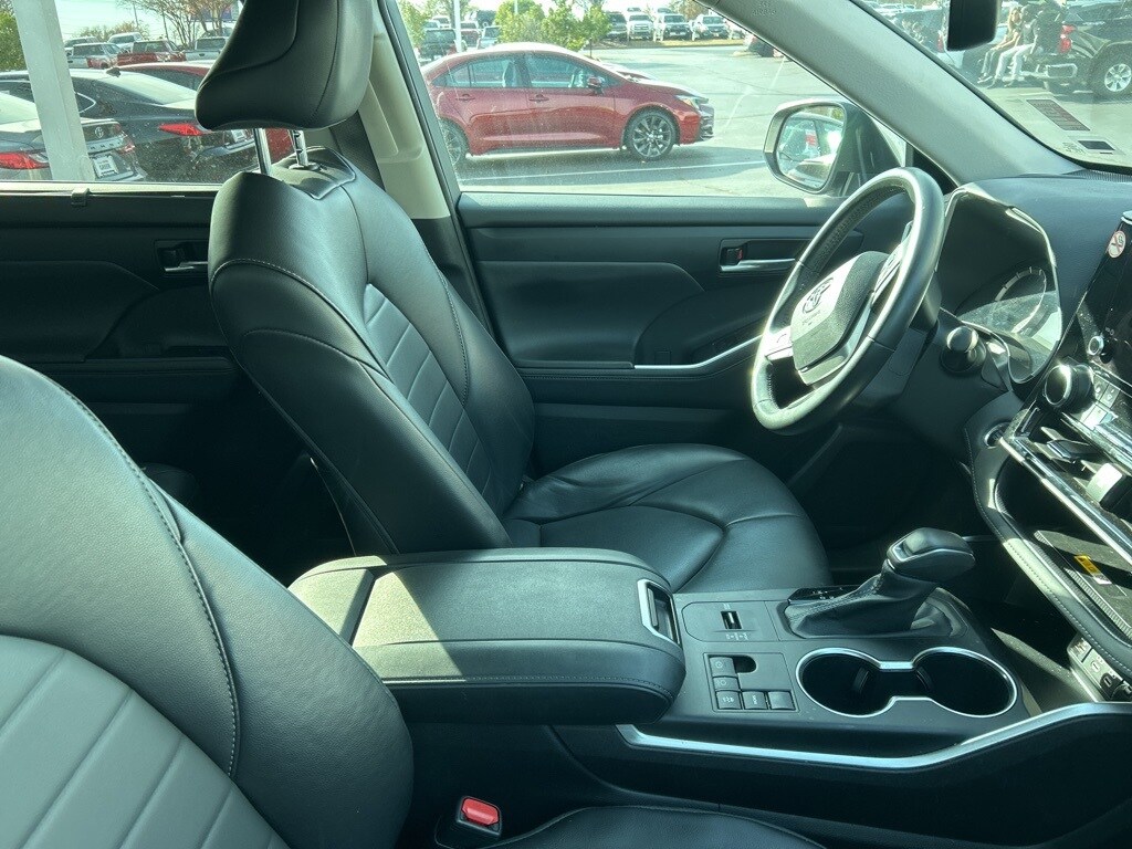 Used 2024 Toyota Highlander LE SUV