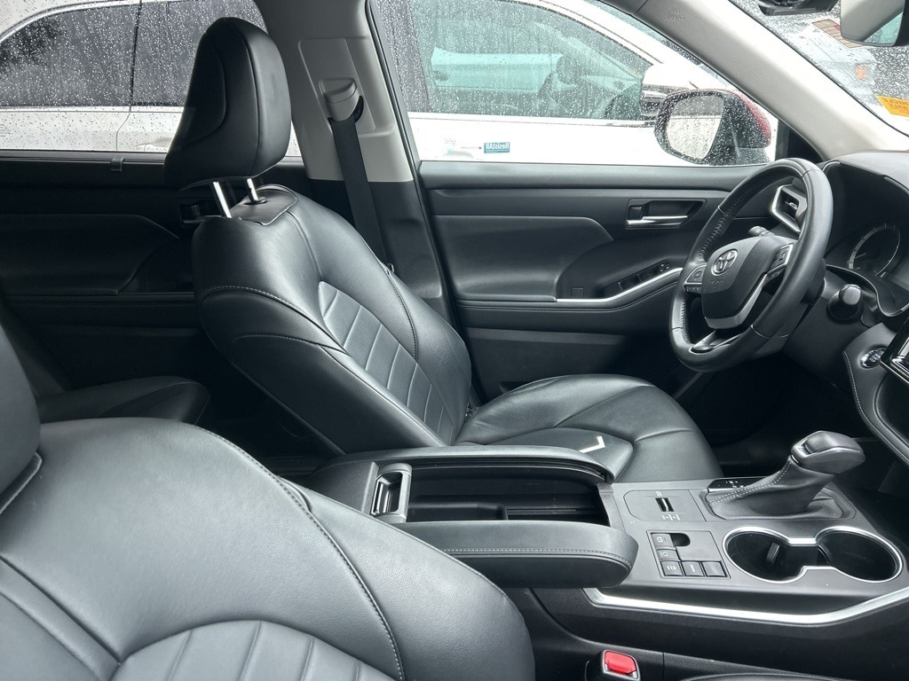 Used 2023 Toyota Highlander L SUV