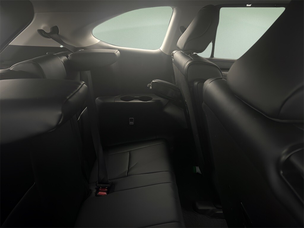 2024 Toyota Highlander LE photo 3
