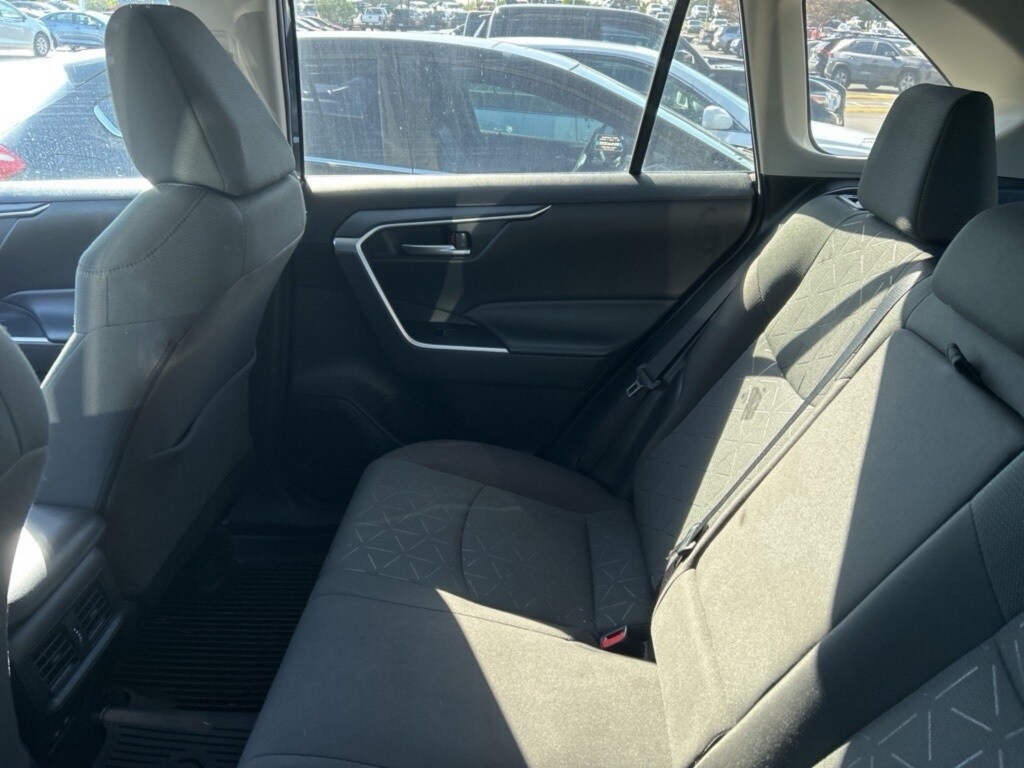 2023 Toyota RAV4 XLE photo 3