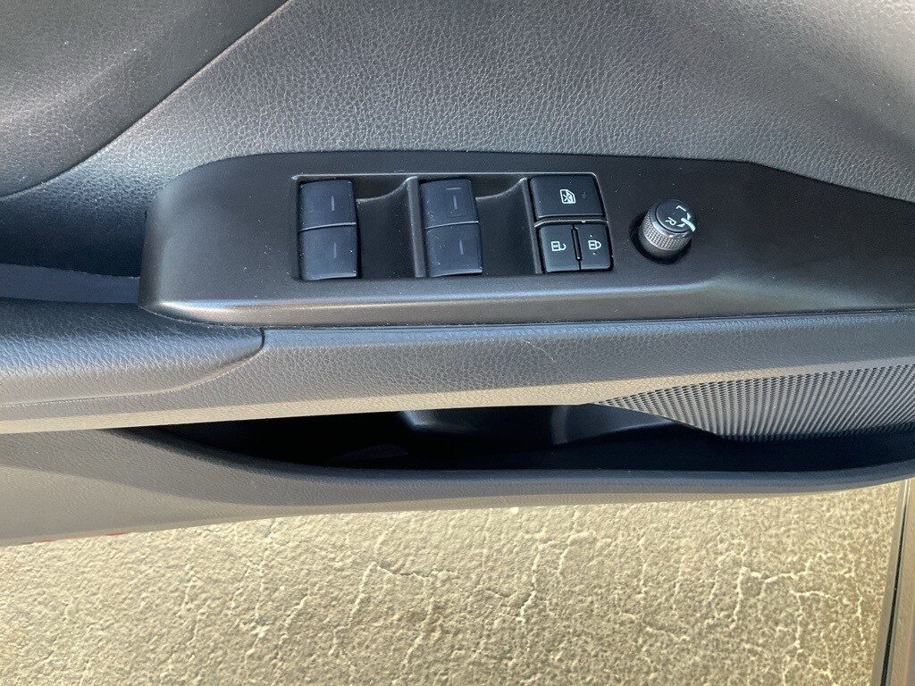 2024 Toyota Camry SE photo 4