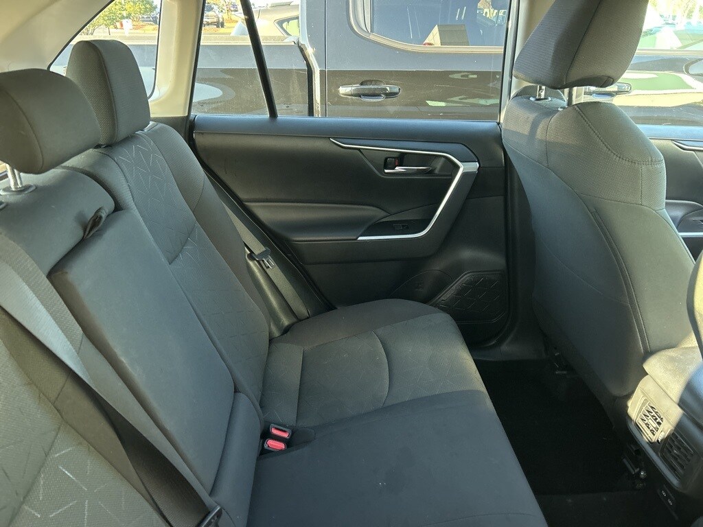 2024 Toyota RAV4 XLE photo 3